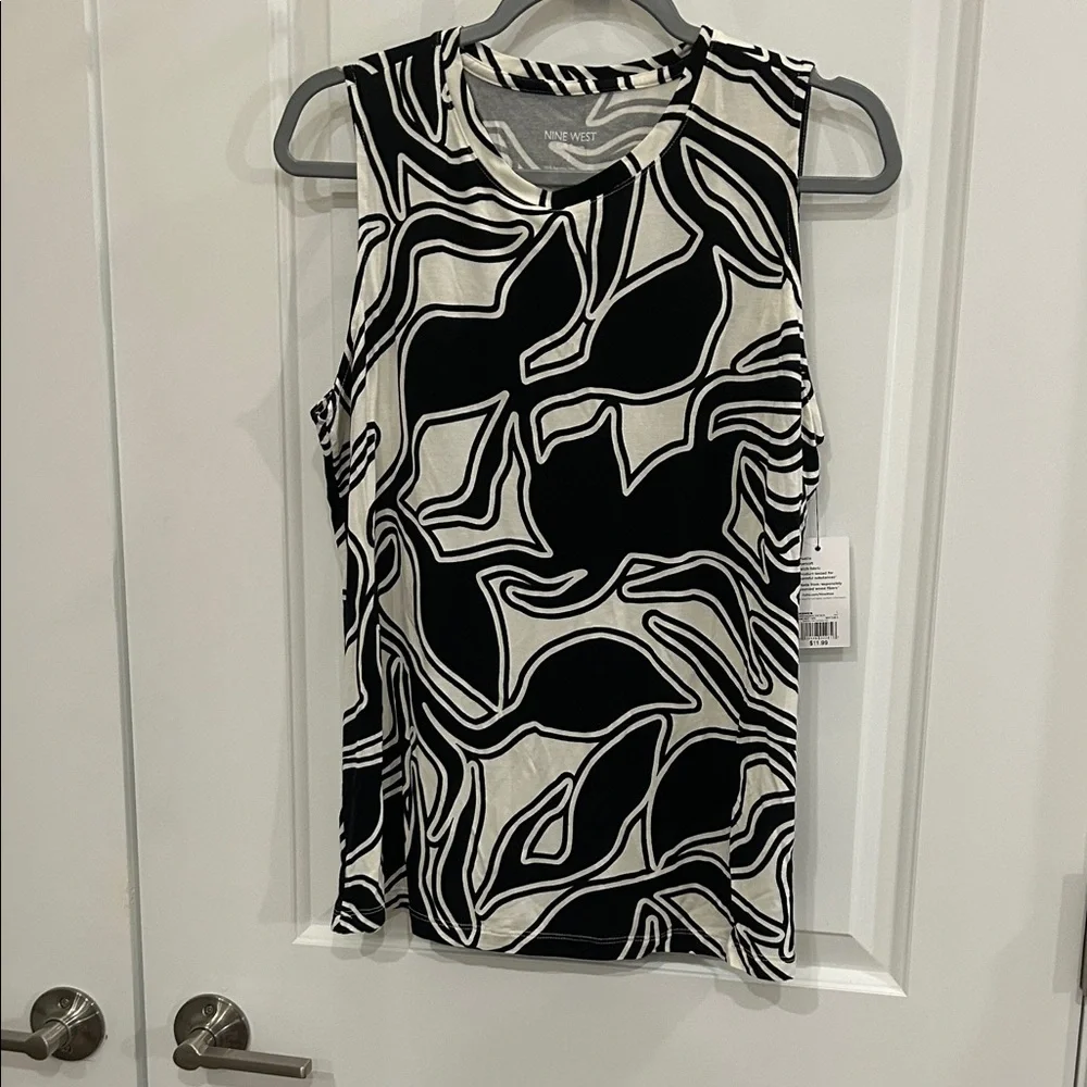 Bundle of Nine West Soft-Spun Abstract Patterned Sleeveless Tank Tops - Picture 2 of 7